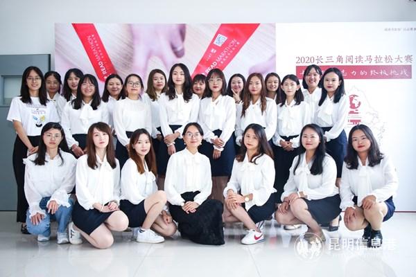 赛后合影 供图。 赛后合影 供图。