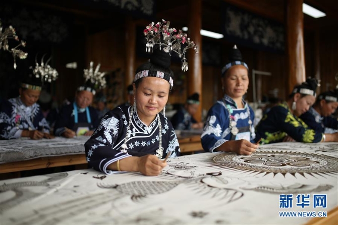 #(决战决胜脱贫攻坚·图文互动)(4)一个小镇“撬动”整县脱贫——社会扶贫的贵州丹寨样板