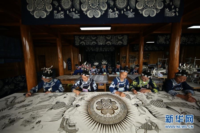 #(决战决胜脱贫攻坚·图文互动)(5)一个小镇“撬动”整县脱贫——社会扶贫的贵州丹寨样板