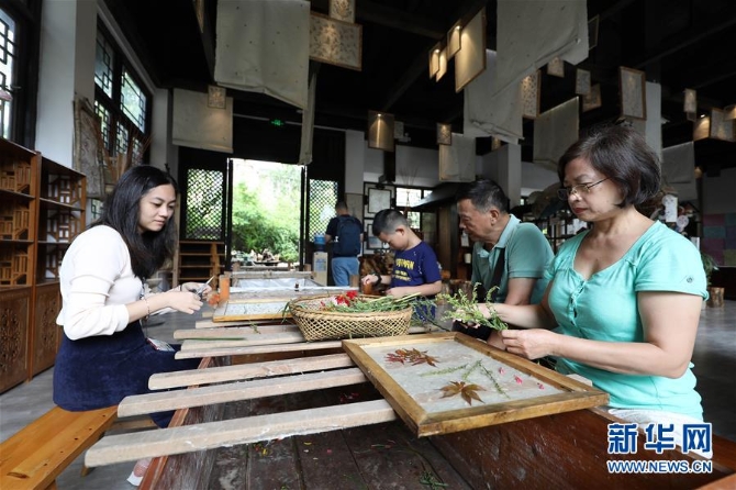 #(决战决胜脱贫攻坚·图文互动)(6)一个小镇“撬动”整县脱贫——社会扶贫的贵州丹寨样板