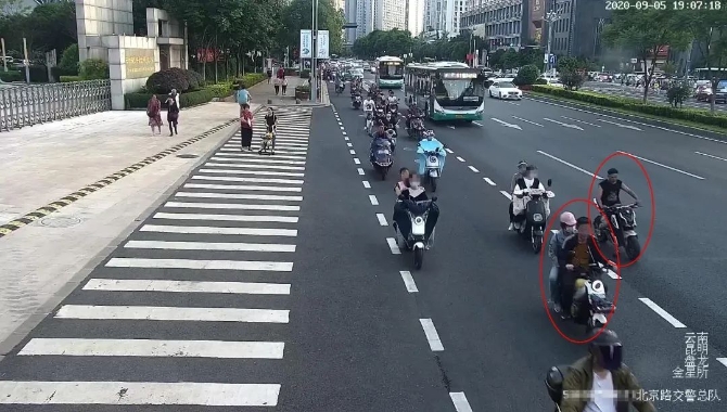 未成年男子驾驶无牌电单车肇事逃逸致人重伤 昆明交警抽丝剥茧将其抓获 未成年男子驾驶无牌电单车肇事逃逸致人重伤 昆明交警抽丝剥茧将其抓获