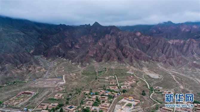 (新华全媒头条·走向我们的小康生活·决战决胜脱贫攻坚·图文互动)(6)高原上绽放的光芒——来自青海攻克深度贫困堡垒的故事