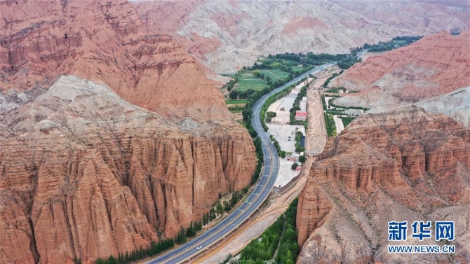 (新华全媒头条·走向我们的小康生活·决战决胜脱贫攻坚·图文互动)(8)高原上绽放的光芒——来自青海攻克深度贫困堡垒的故事