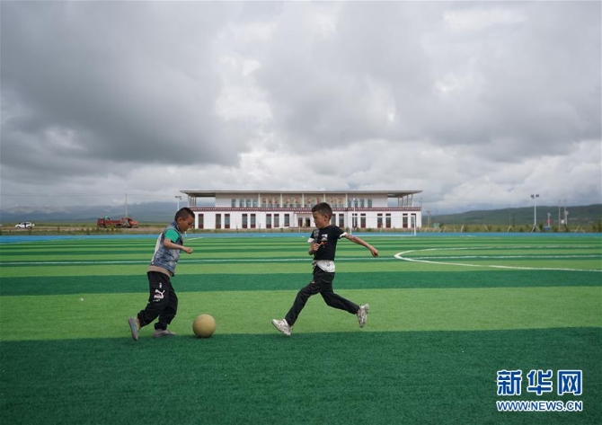 (新华全媒头条·走向我们的小康生活·决战决胜脱贫攻坚·图文互动)(10)高原上绽放的光芒——来自青海攻克深度贫困堡垒的故事