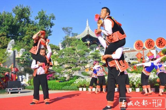 国庆“黄金周”旅游市场火热 (2).jpg