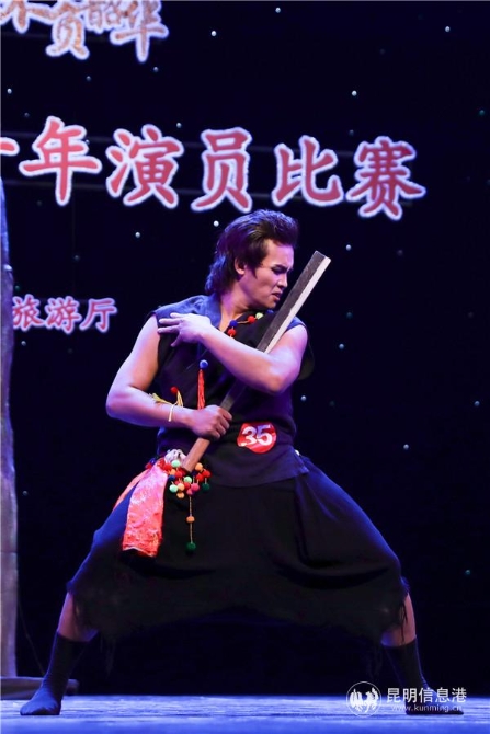 舞蹈类-张志董(独舞《景颇·祭》(原创)),摄影:黄菊 舞蹈类-张志董(独舞《景颇·祭》(原创)),摄影:黄菊