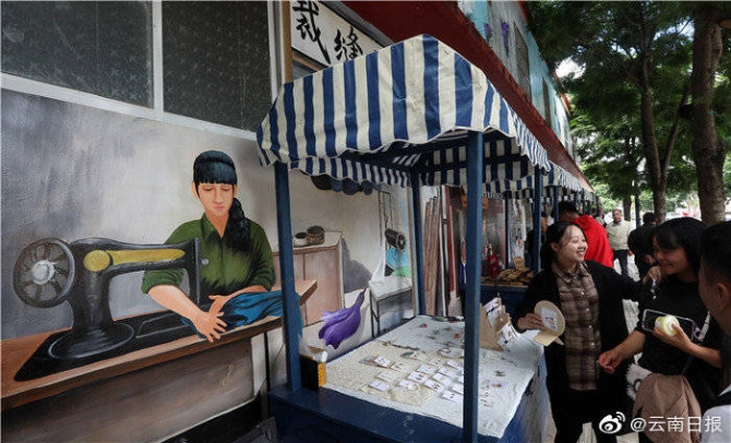 昆明蓝花楹大道“盲盒”集市 这个假日你去打卡了吗？