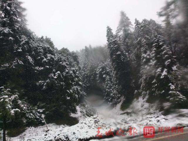 泸沽湖下雪了！