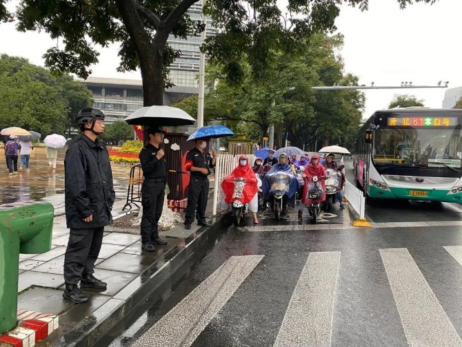 “群众的小事，就是我们的大事”