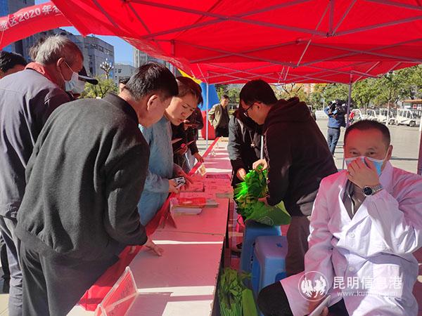 现场进行食品安全培训讲解