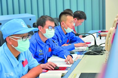 青春在燃烧，为了心中的奔月梦