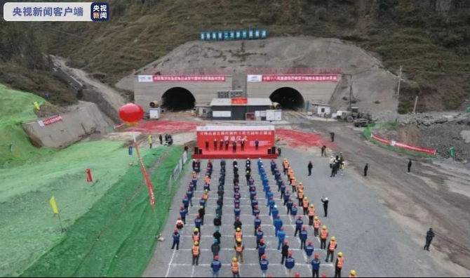 全长3795米！云南宣杨高速最长隧道竹园隧道贯通