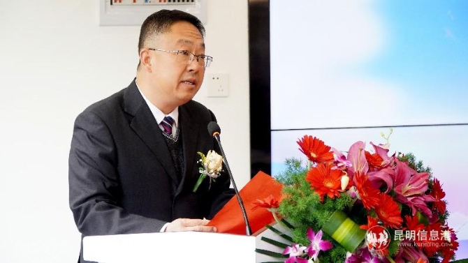 呈贡区委组织部副部长、区人力资源和社会保障局局长张庆非致辞~1