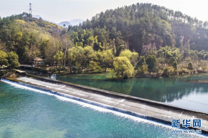 这是入选2020年度世界灌溉工程遗产名录的白沙溪三十六堰（2019年3月13日摄，无人机照片）。新华社发（中国国家灌排委员会供图）