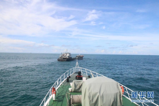 海警舰艇在辖区海域巡逻（9月21日摄）。新华社发（胡鹏滨 摄）