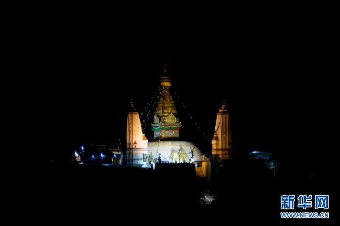 这是2020年8月3日在尼泊尔加德满都拍摄的斯瓦扬布寺。