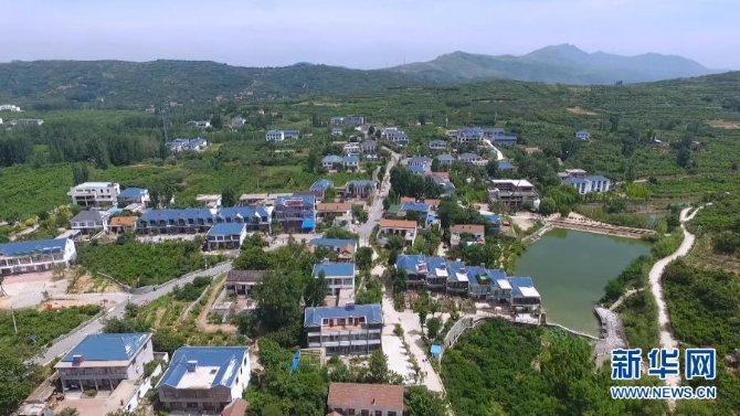 山东蒙阴县桃墟镇百泉峪村一景（7月6日摄，无人机照片）。新华社发（赵振东 摄）