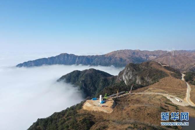 12月10日拍摄的广西龙胜各族自治县平等镇南山风电项目建设工地(无人机照片)。 12月10日拍摄的广西龙胜各族自治县平等镇南山风电项目建设工地(无人机照片)。