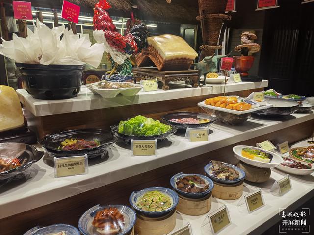 昆明年夜饭预订进行中 部分餐厅已经订满 春城晚报-开屏新闻记者 刘文波 实习生 胡正男 摄影报道