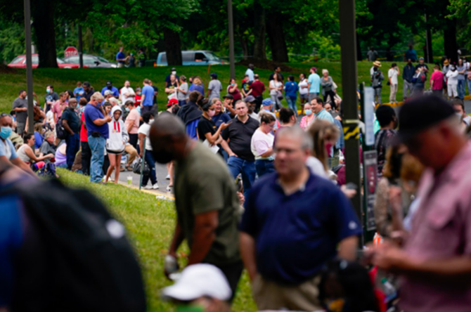 “毒瘤”壮大、阶层裂变、政府失能……愤怒的美国靠什么自愈？