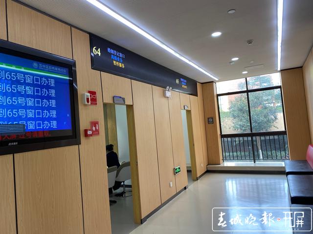 “离婚冷静期”将至，部分地方出现扎堆离婚，昆明人还冷静吗？记者夏苇摄