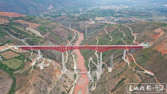 云南铁路（春城晚报-开屏新闻记者 孙江荭 通讯员 唐晓燕 向五一 李永彬 摄影报道）