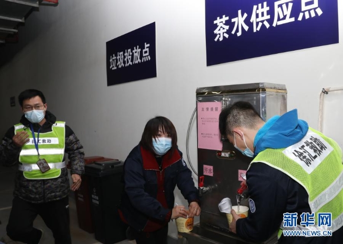 寒潮袭申城 救助暖人心