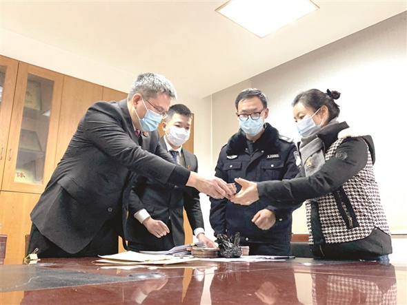 半年工资被拖欠 法院帮忙解“薪结”