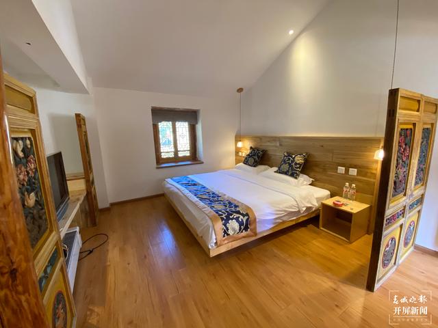 【2020迪庆故事】 乡村旅游成就小康生活（春城晚报-开屏新闻记者 木晓雯 周柯妤 王宇衡 摄影报道）和新海带领村民做起来的乡村旅游精品民宿5.jpg