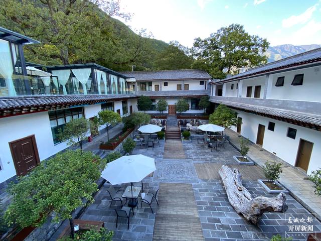 【2020迪庆故事】 乡村旅游成就小康生活（春城晚报-开屏新闻记者 木晓雯 周柯妤 王宇衡 摄影报道）和新海带领村民做起来的乡村旅游精品民宿3.jpg