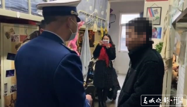 　昆明一高校学生在宿舍用明火取暖被举报 供图