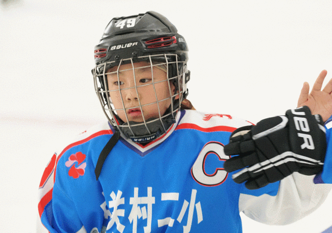和习爷爷“撞肩”的冰雪男孩，长大了！