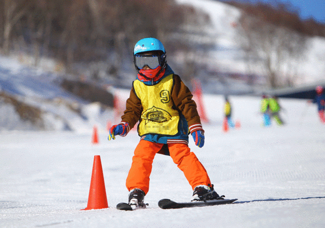 和习爷爷“撞肩”的冰雪男孩，长大了！