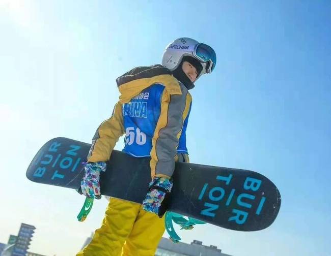 和习爷爷“撞肩”的冰雪男孩，长大了！