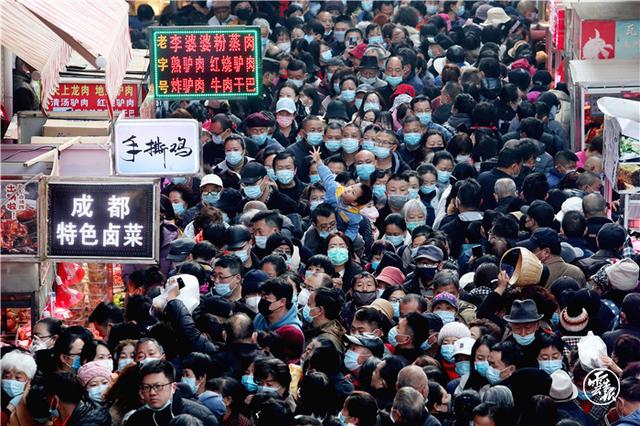 最是人间烟火气！昆明篆新农贸市场热闹非凡年味浓（记者：杨峥 摄影报道16.jpg