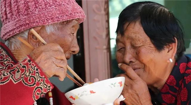 陪伴是最长情的告白！保山76岁女儿与103岁母亲的暖心故事