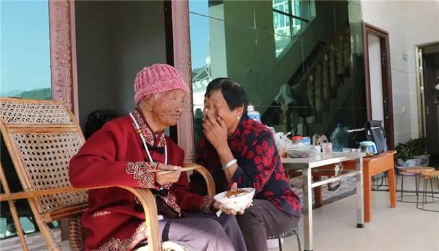 陪伴是最长情的告白！保山76岁女儿与103岁母亲的暖心故事