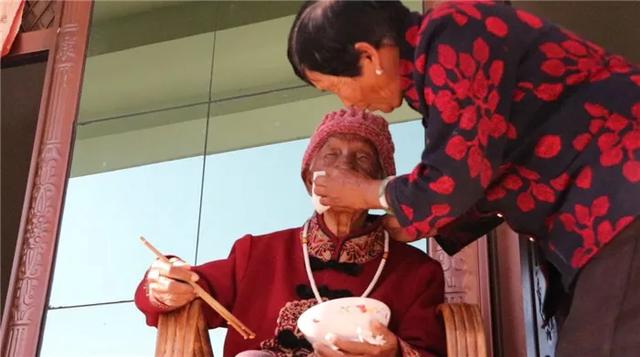 陪伴是最长情的告白！保山76岁女儿与103岁母亲的暖心故事