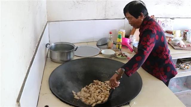陪伴是最长情的告白！保山76岁女儿与103岁母亲的暖心故事