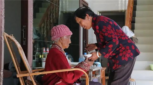 陪伴是最长情的告白！保山76岁女儿与103岁母亲的暖心故事