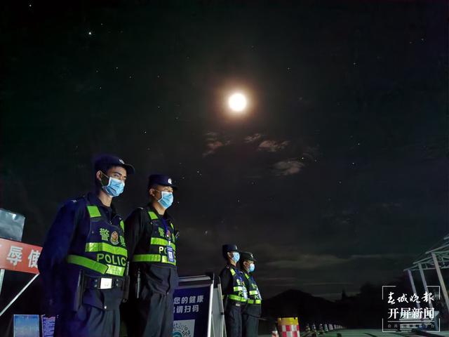 云南边境执勤点上的别样元宵节（春城晚报-开屏新闻记者 马楠 通讯员 欧阳义琳 摄）