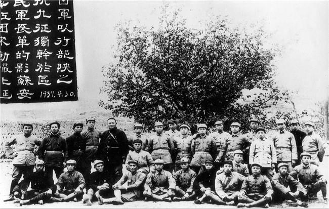 红九军团单独完成掩护主力红军南渡乌江后,被敌军阻于乌江北岸,开始独立行动,后从云南东川县以西渡过金沙江。图为红九军团部分干部合影。_副本.jpg 红九军团单独完成掩护主力红军南渡乌江后,被敌军阻于乌江北岸,开始独立行动,后从云南东川县以西渡过金沙江。图为红九军团部分干部合影。_副本.jpg