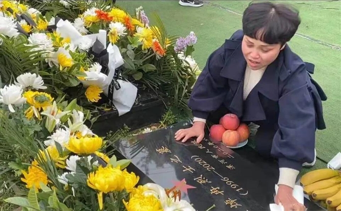 悼念戍边烈士王焯冉:全国各地近五万人自发献花祭英烈,奶奶仍在等孙子回家