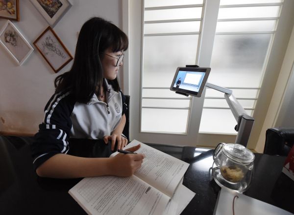 【武汉解封一周年】8个词,记录“不服周”的湖北人 【武汉解封一周年】8个词,记录“不服周”的湖北人