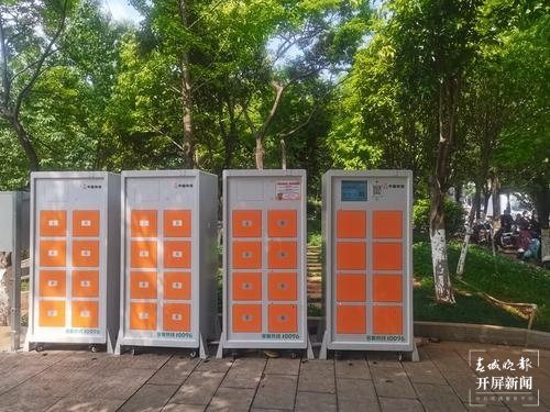 昆明兴起两轮电动车换电柜（记者 刘文波摄）