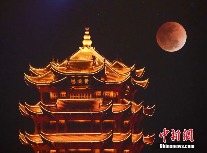 黄鹤楼与超级月亮。张畅 摄