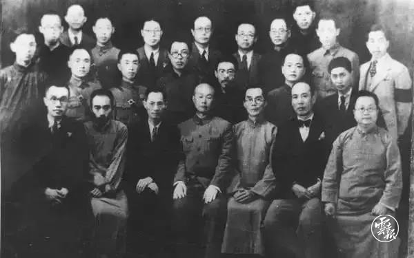 西南联大部分教授合影(资料图).jpg 西南联大部分教授合影(资料图).jpg