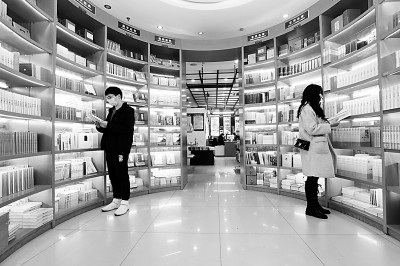 你刷手机的时候,他在读书 你刷手机的时候,他在读书