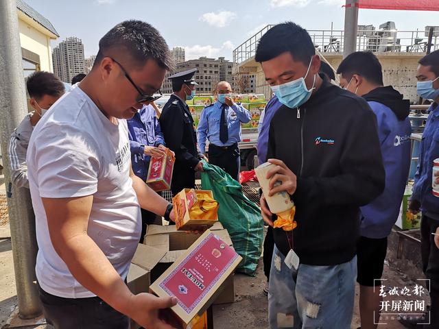 昭通集中销毁货值38万余元的侵权假冒伪劣商品 记者 申时勋 通讯员 陈忠华 田朝艳 摄 (2).jpg