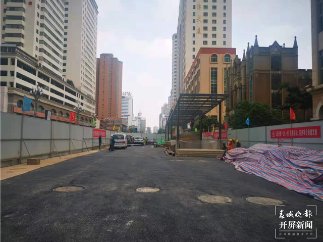 金碧路这一路段道路提升!公交车站、斑马线、掉头车道进行调整 春城晚报-开屏新闻记者 张勇 摄影报道